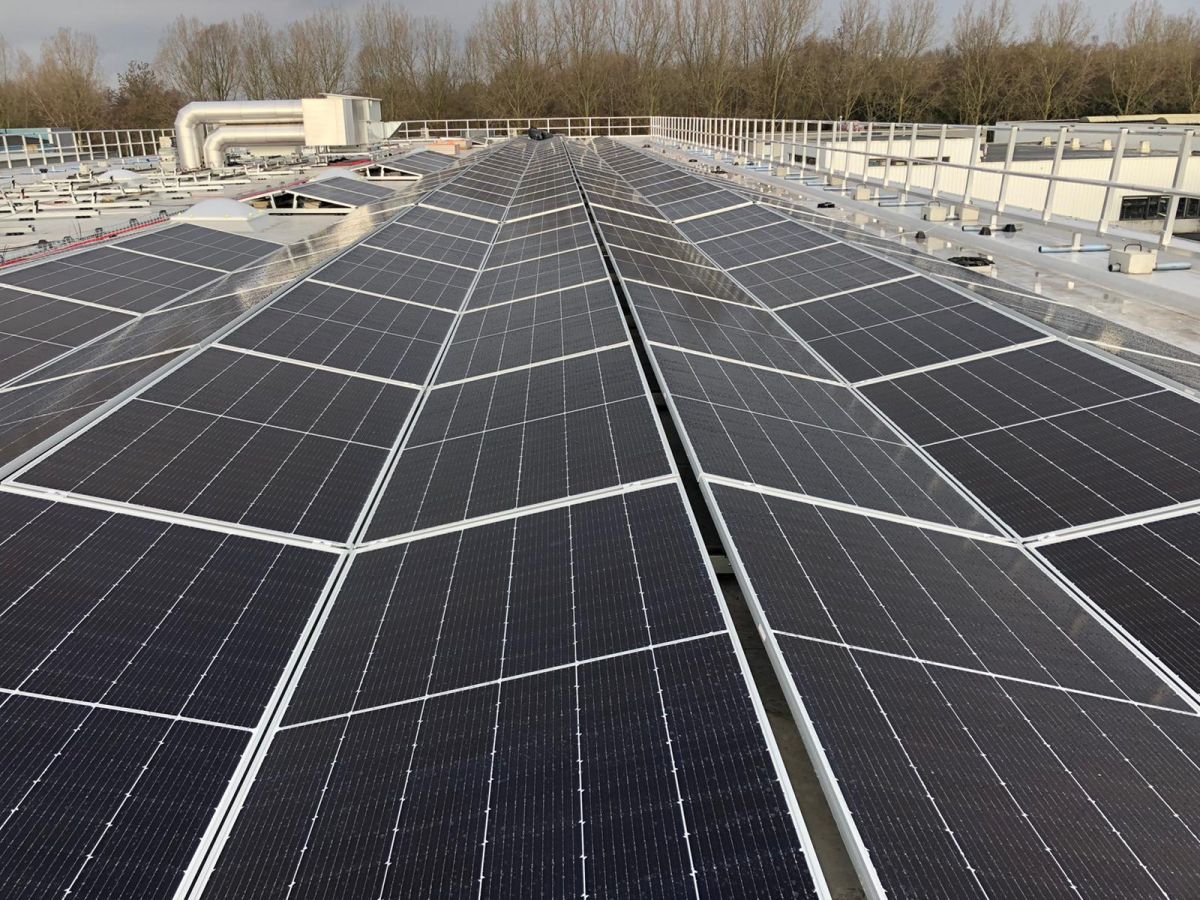 Zonnepanelen op kantoor Comhan